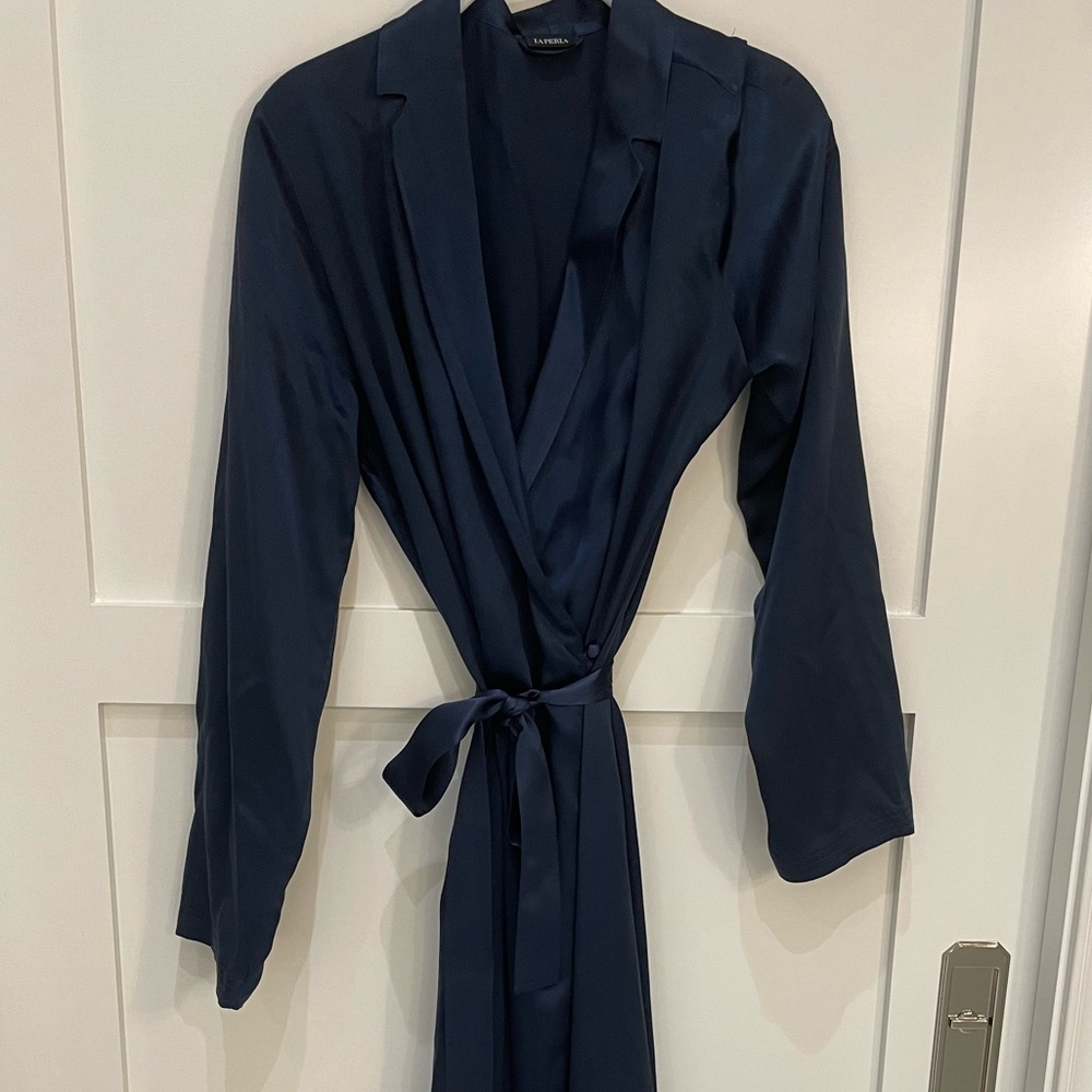 Absolutely stunning & GORGEOUS La Perla. Midnight blue silk long robe. US L.